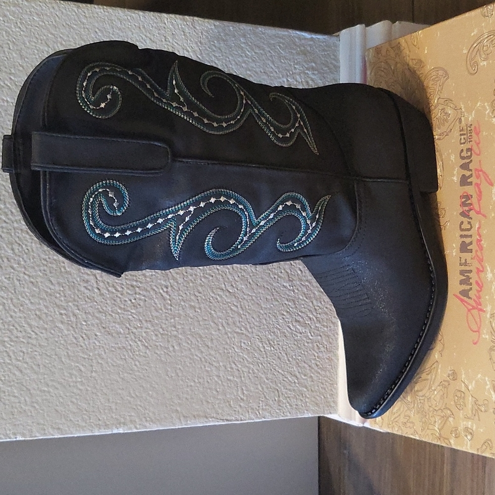 American Rag, black with teal & silver detail stitching, western boots size 6